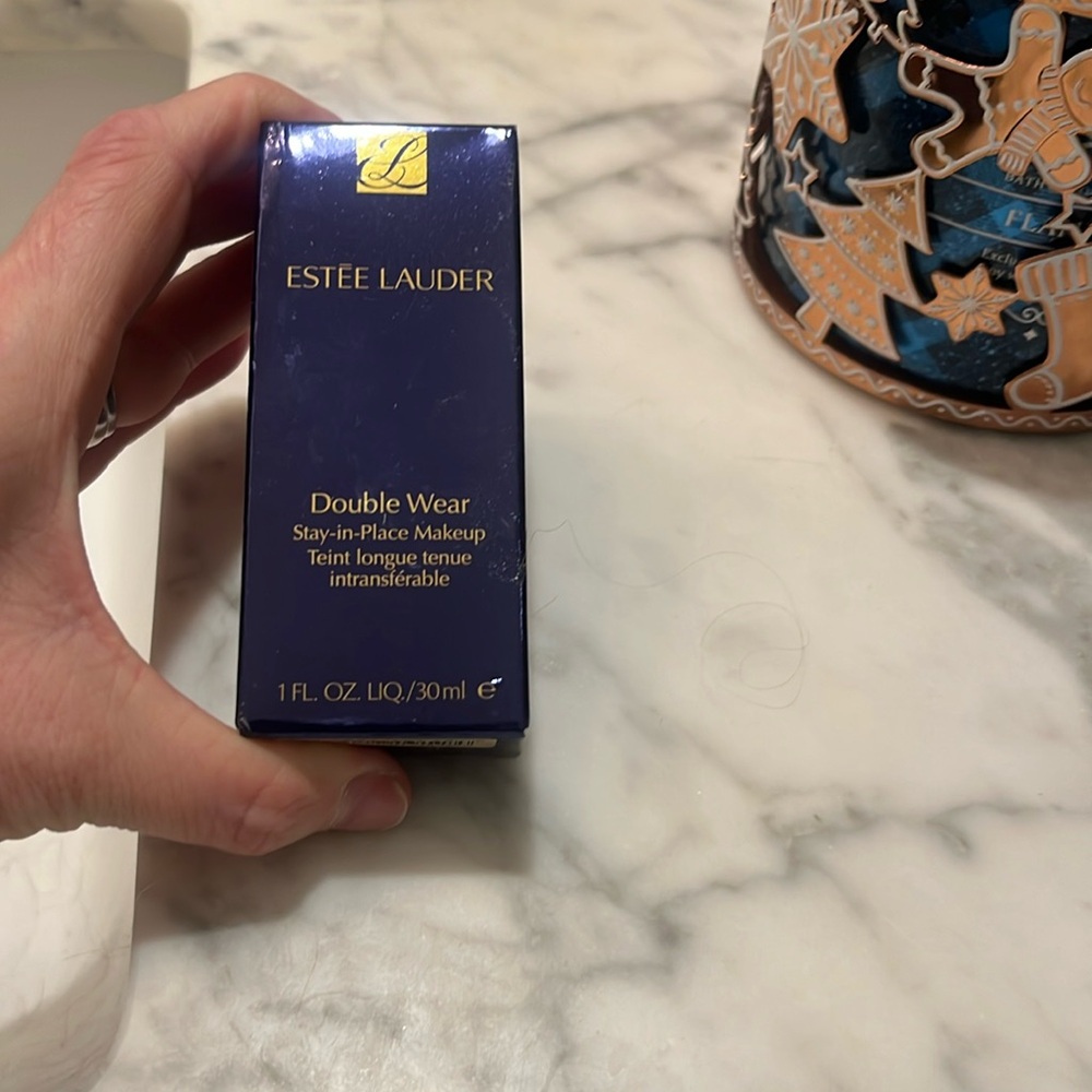 Brand new Estée Lauder double wear foundation